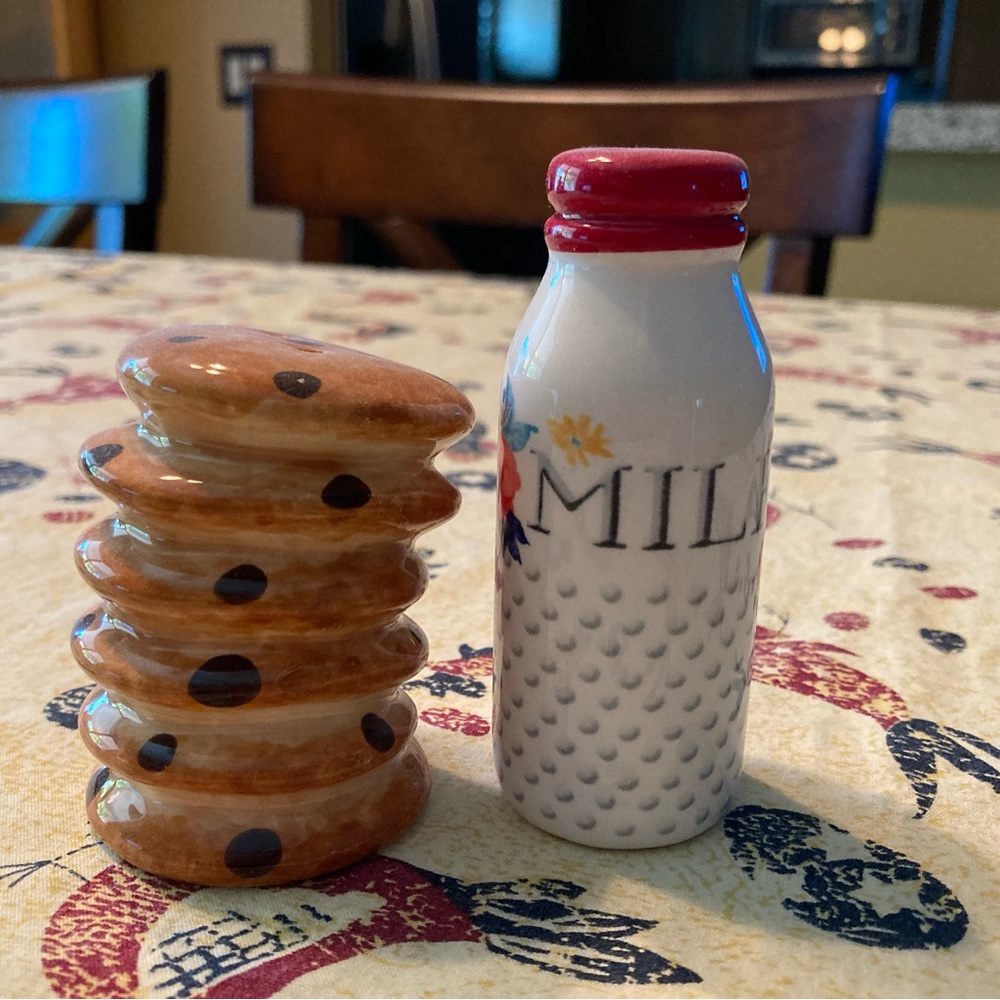The Pioneer Woman Milk and Cookies Salt -&- Pepper Shakers